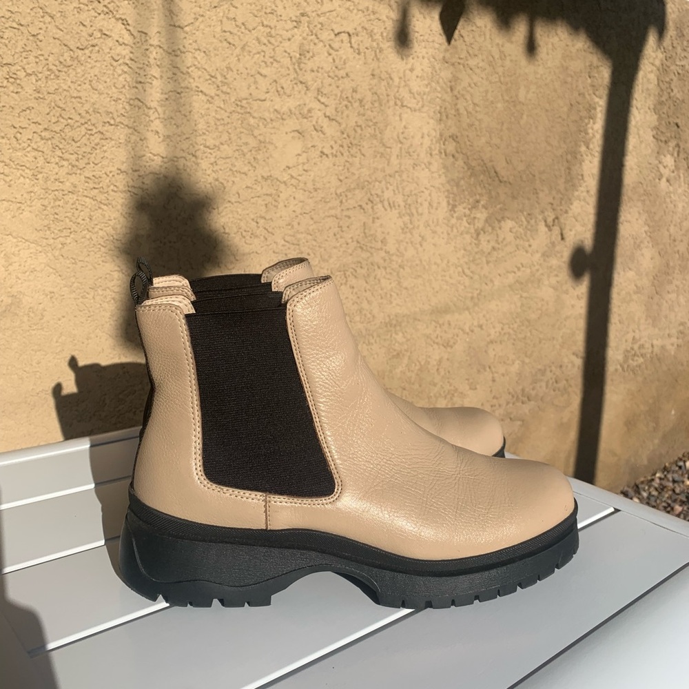 Linea Paolo beige leather platform Chelsea booties size 10M